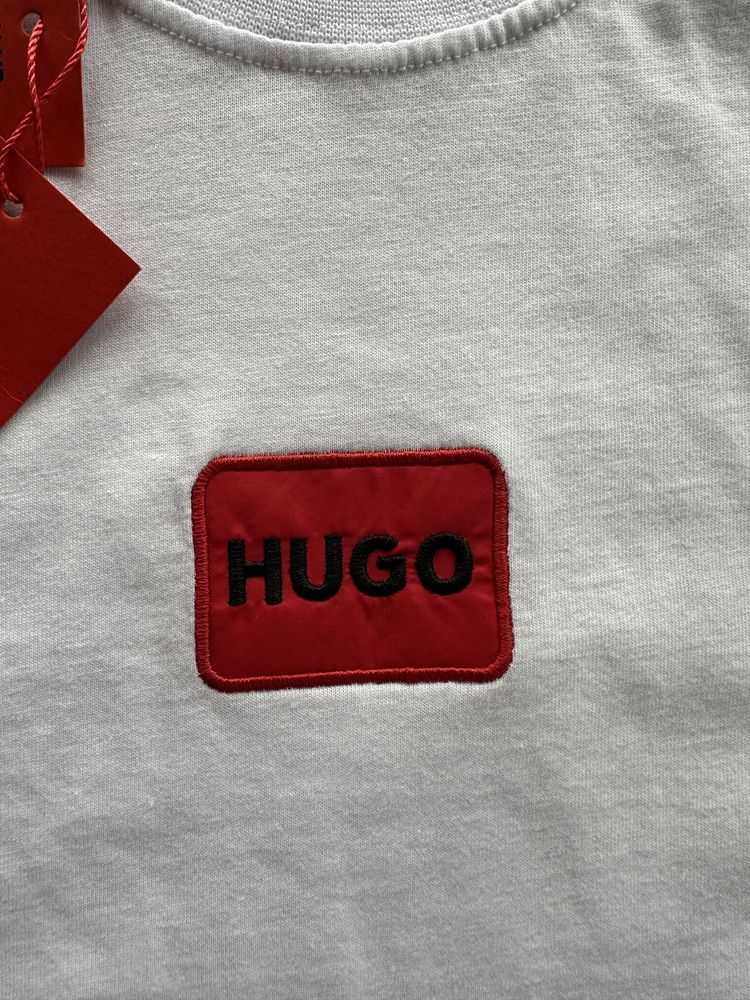 Мъжка,памучна,бяла тениска Hugo BOSS с квадратен бродиран надпис