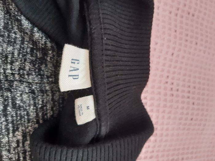 Суитчър с цип на марката GAP