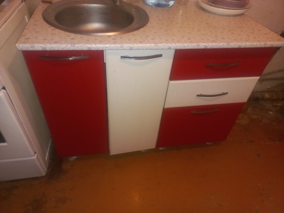 Кухонный Гарнитур в хорошем состоянии.