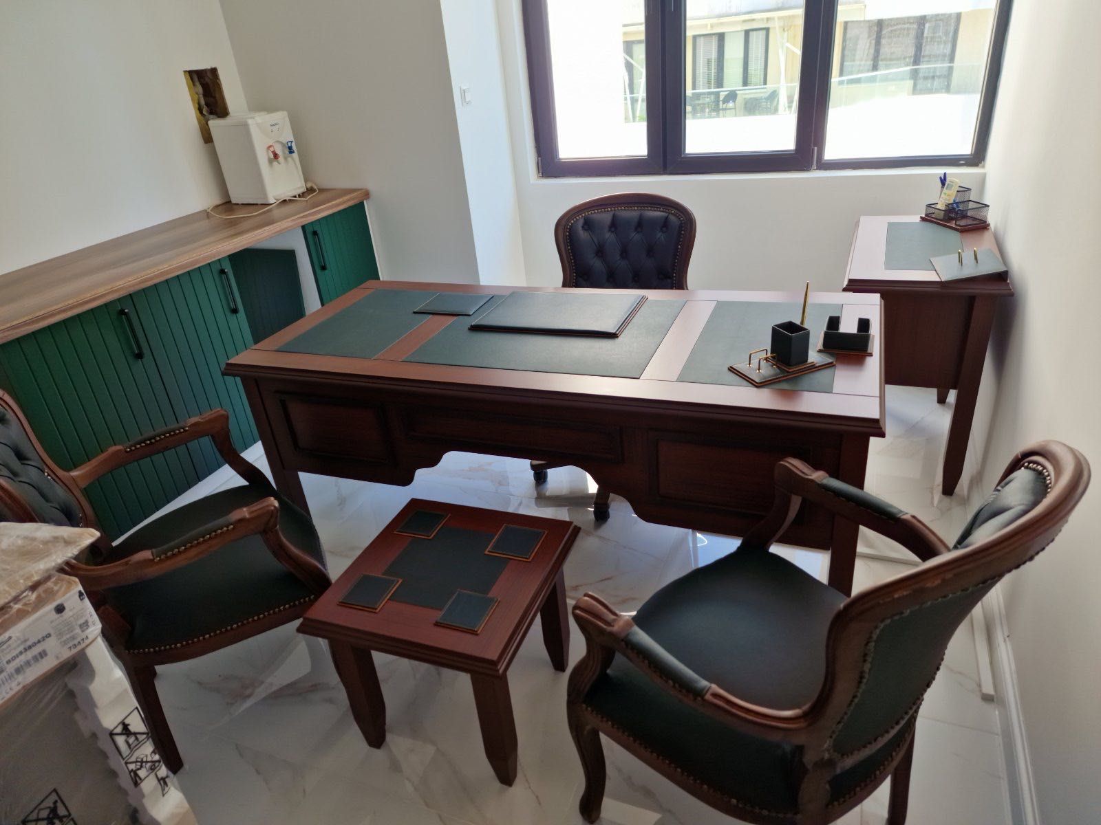 Офис комплект Baroc, бюро, столове