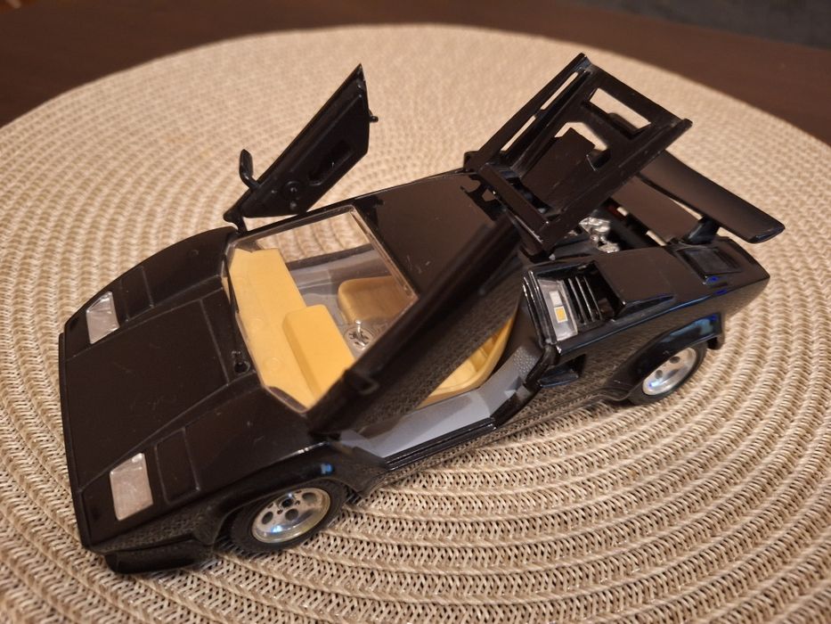 Метални колекционерски колички BURAGO 1:24