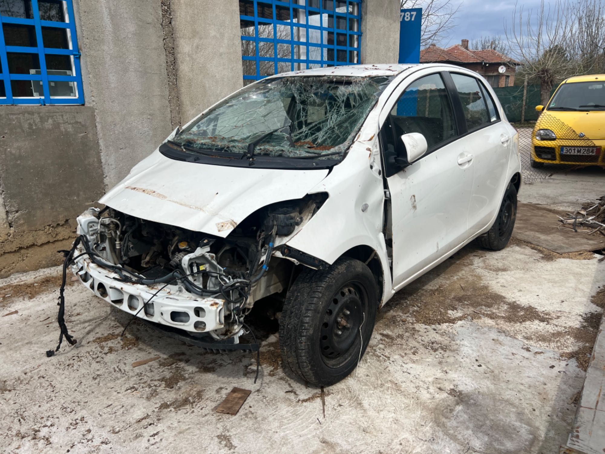 Toyota yaris 1.0 vvti на части