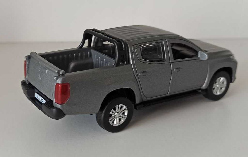 Macheta Mitsubishi L200 MK5 Facelift 2019 gri - TechnoPark 1/32