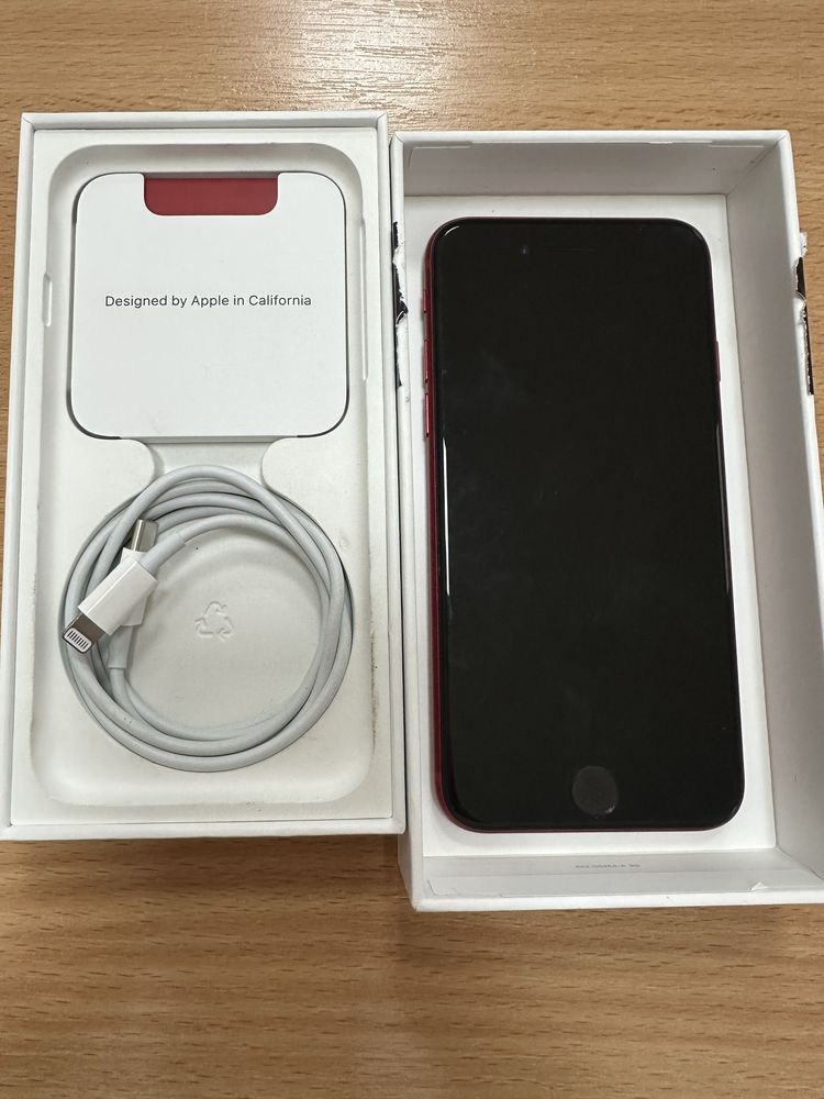 Смартфон Apple iPhone SE 3, 64GB, 4GB RAM, 5G, Red