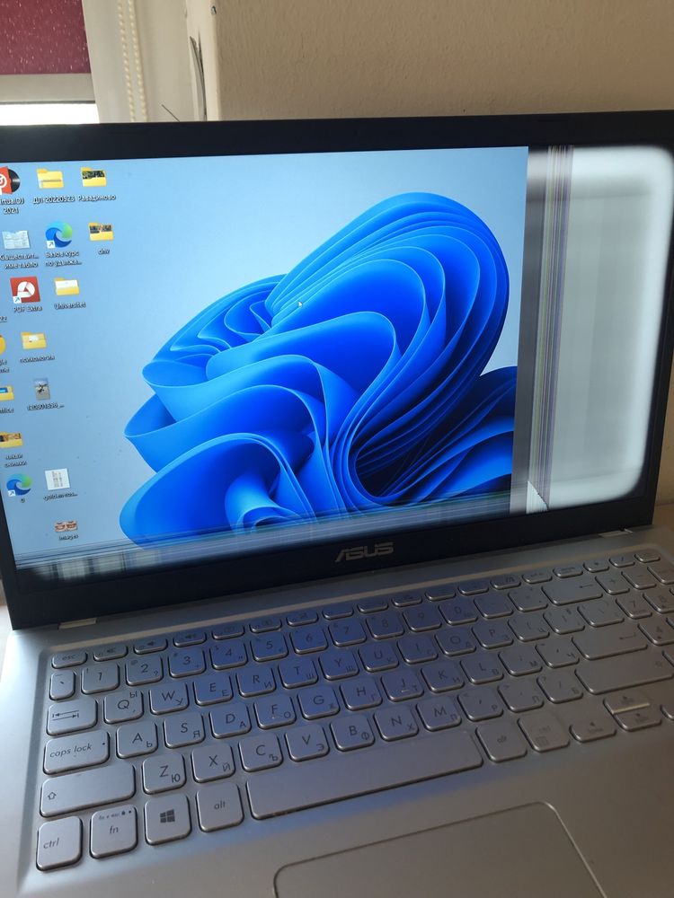 Asus X515JA със счупена матрица