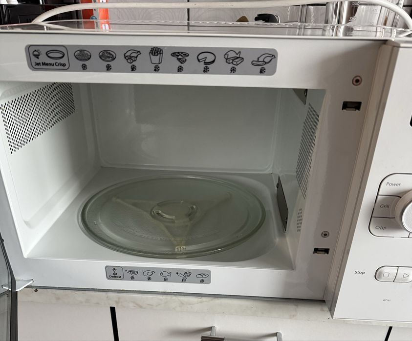 Cuptorul cu microunde Whirlpool GT285/WH
