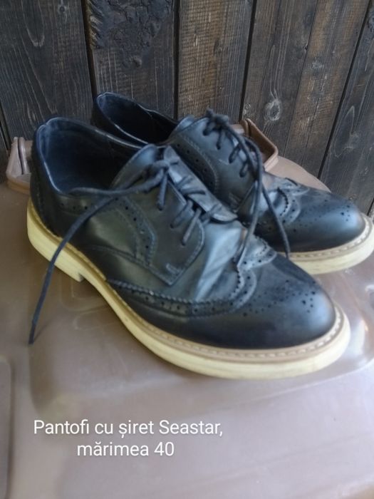 Pantofi eleganți cu șiret