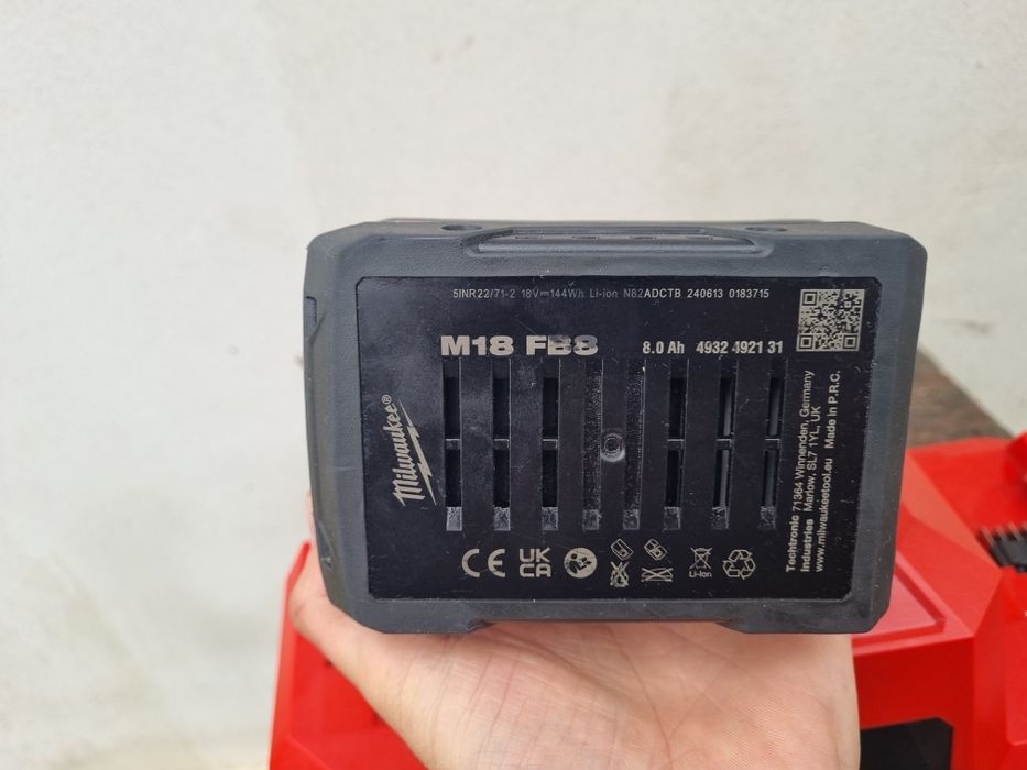 Incarcator milwaukee supercharger dbsc , baterie 8 amperi  forge