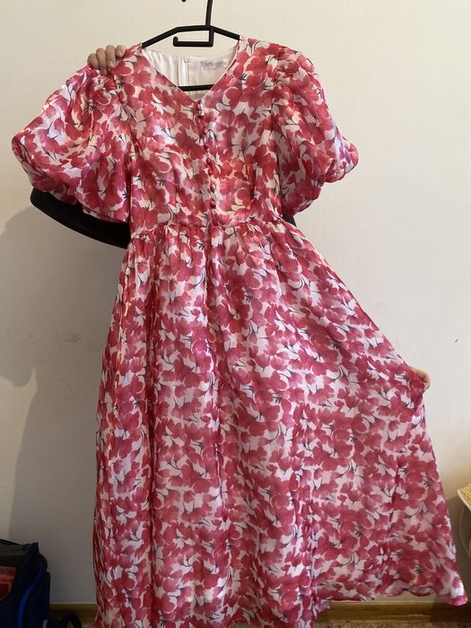 Продам розовое платья