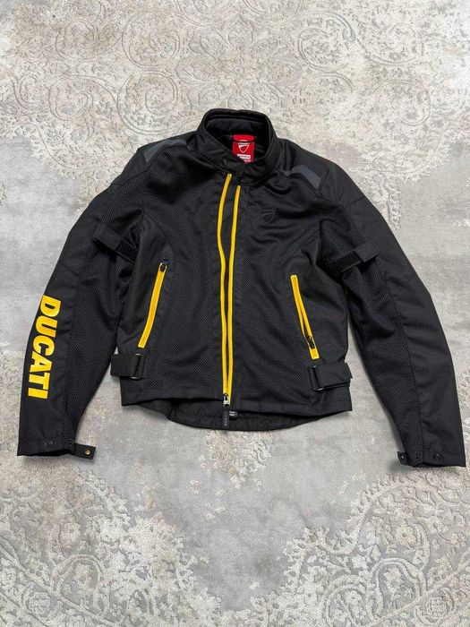 Продается мото куртка 
Ducati  новая.