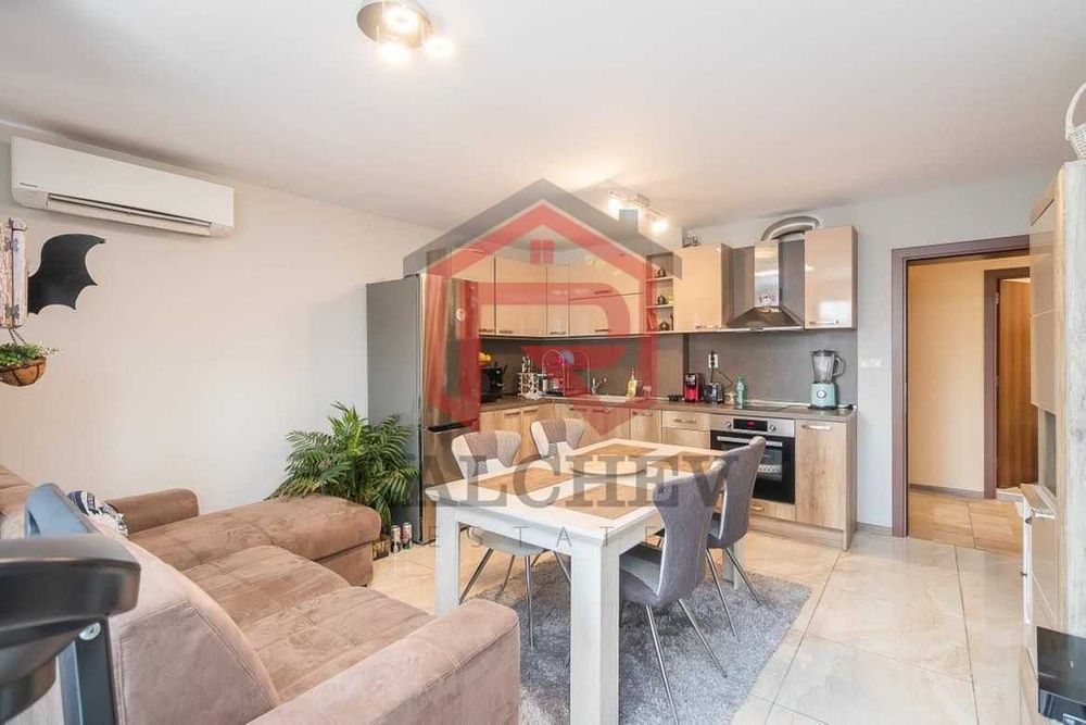 Дава се под наем Тристаен апартамент в Варна, Възраждане 3 - 97 кв.м за 561 € - Снимка #1