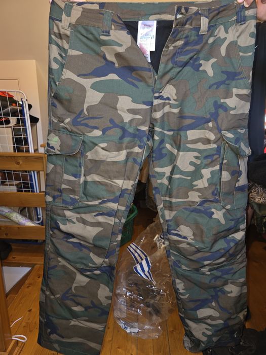 Ceaga si pantaloni vanatoare impermeabili Noi