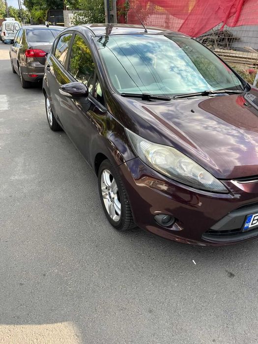 Vând Ford Fiesta