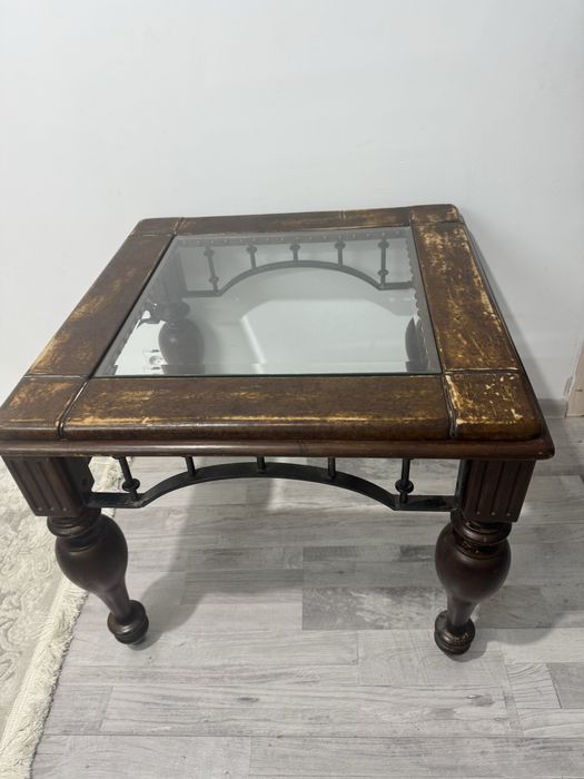 Деревянный стол