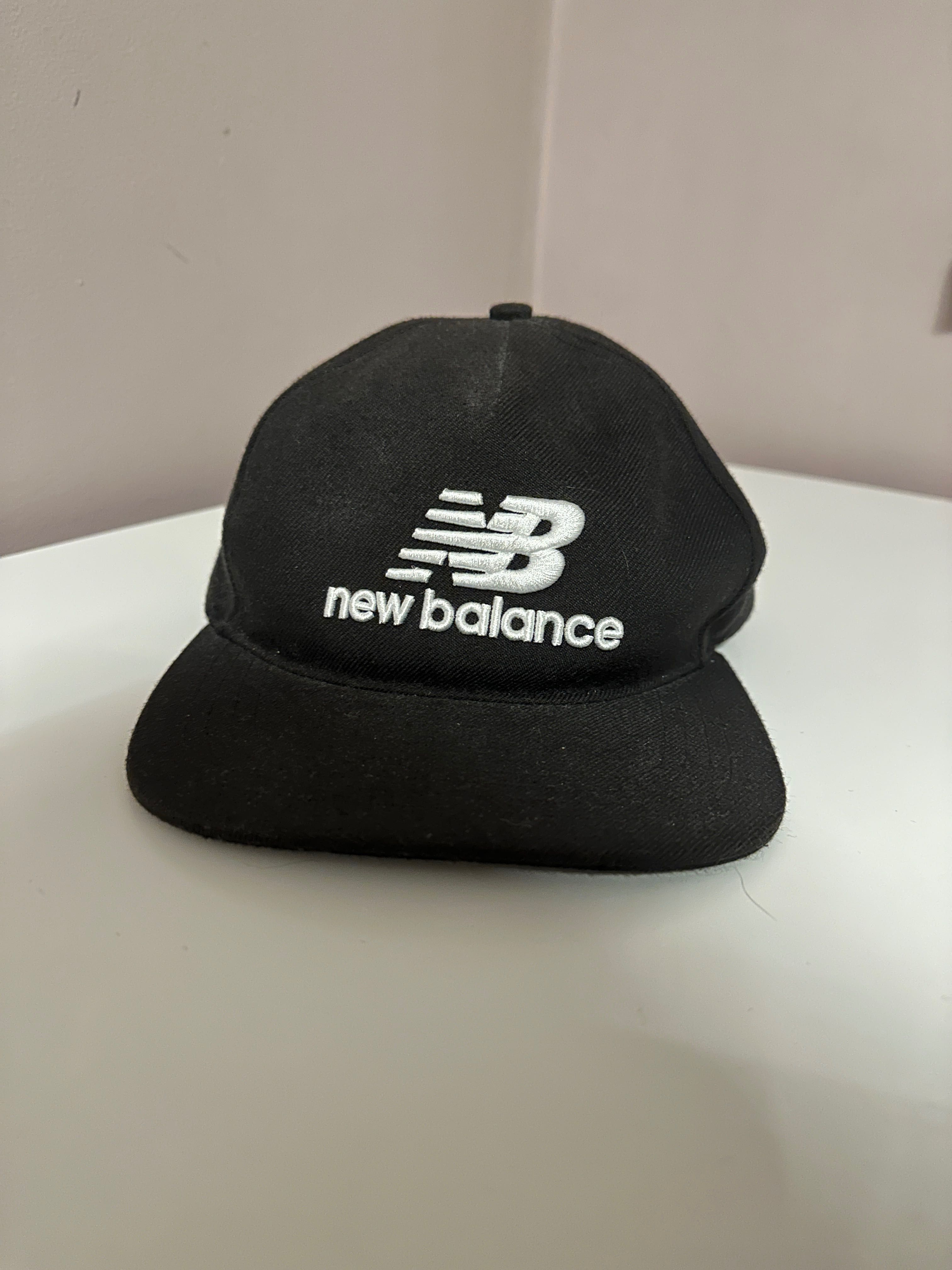 Шапка с козирка New Balance