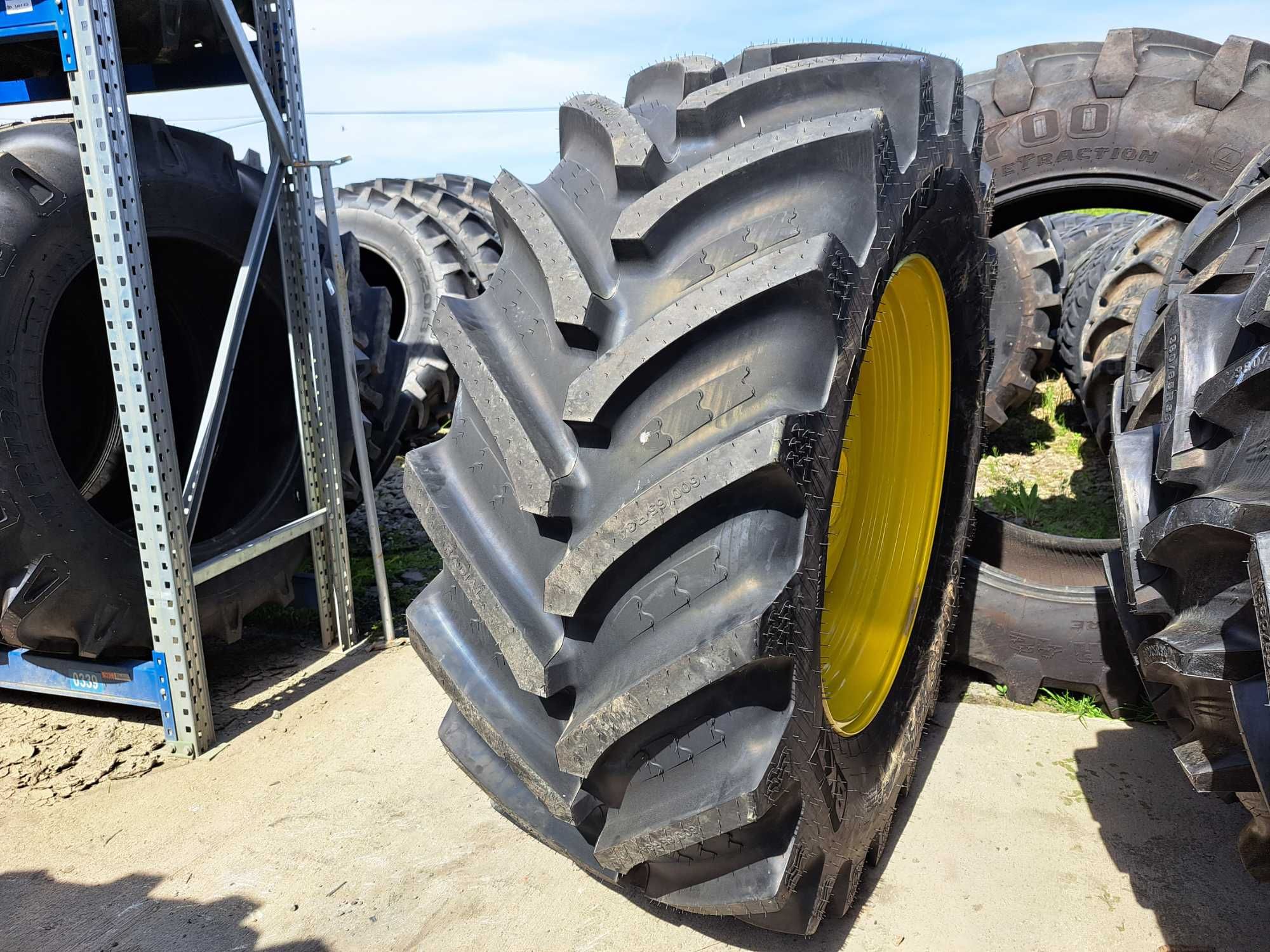 Cauciucuri noi tractor JOHN DEERE fata 600/65R34 BKT AGRIMAX PREMIUM