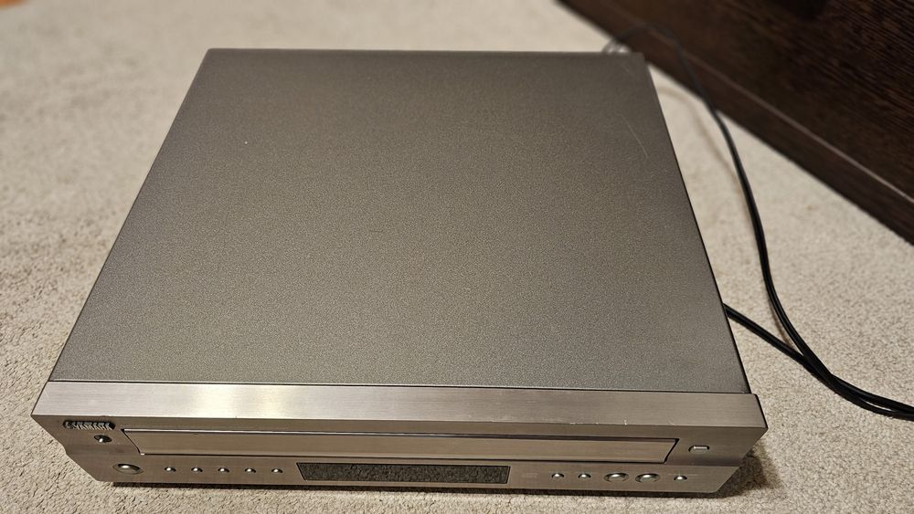CD changer Yamaha CDC-697, cu 5 discuri, fara telecomanda.