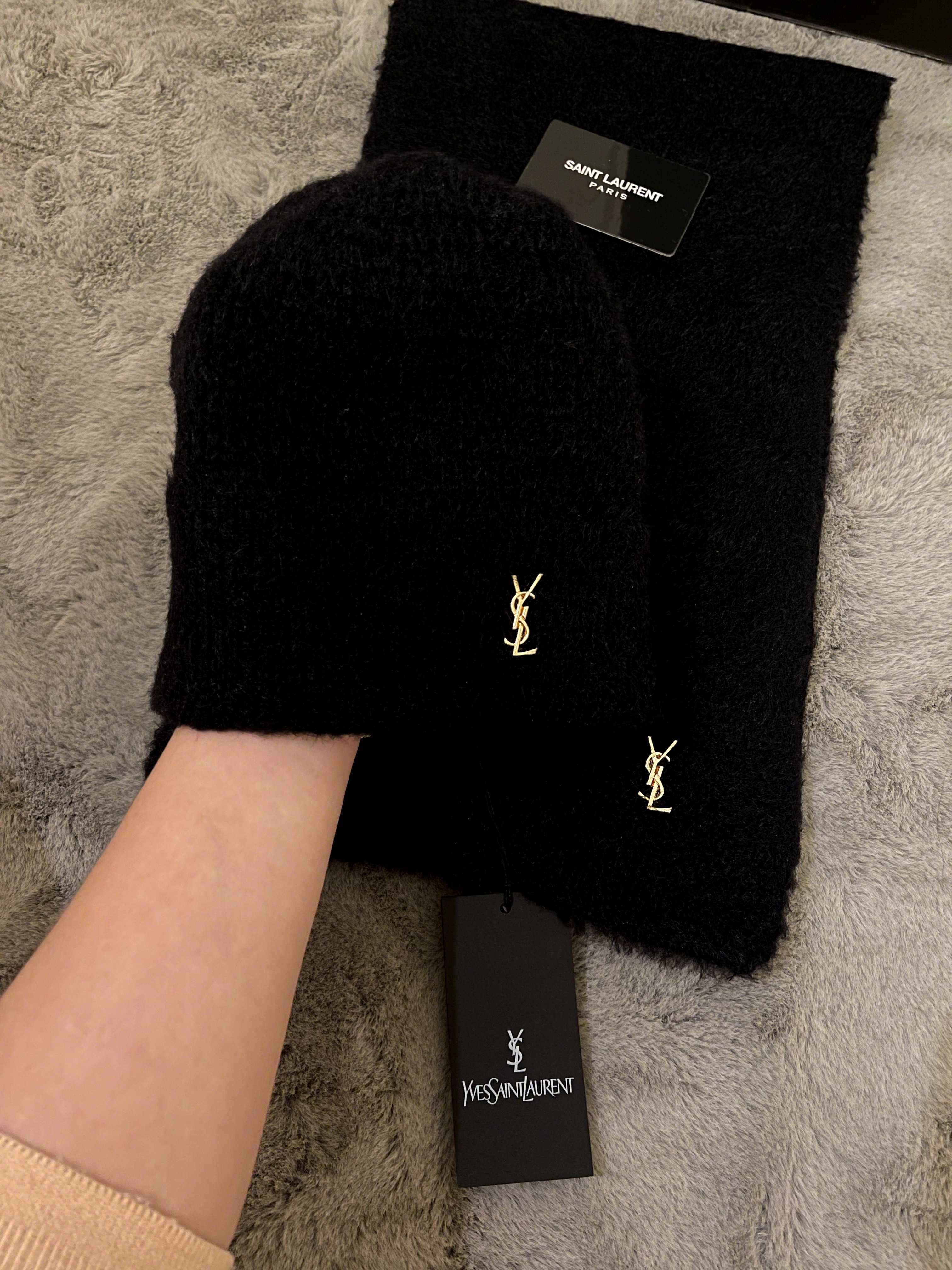 Set eșarfă & căciulă Yves Saint Laurent Paris YSL