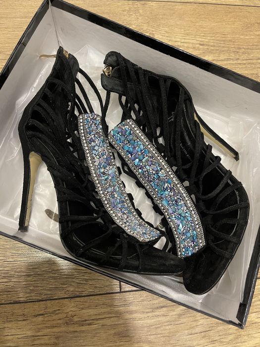 Продам чёрные босоножки 36-37 размер 3-7тыс