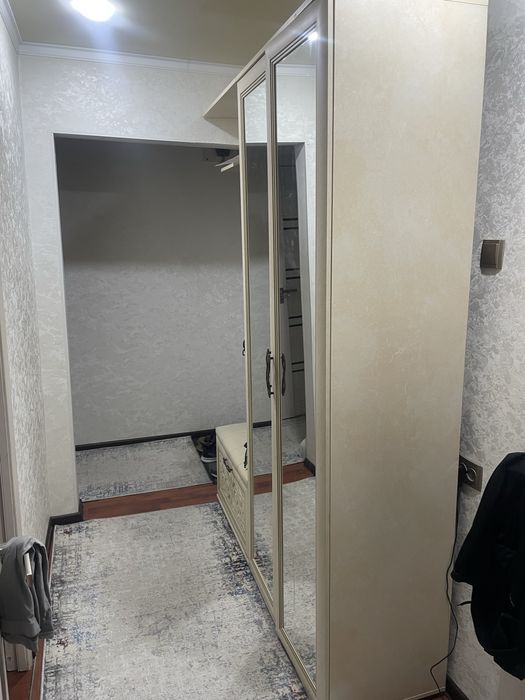 Продам мебель прихожая и гостинная