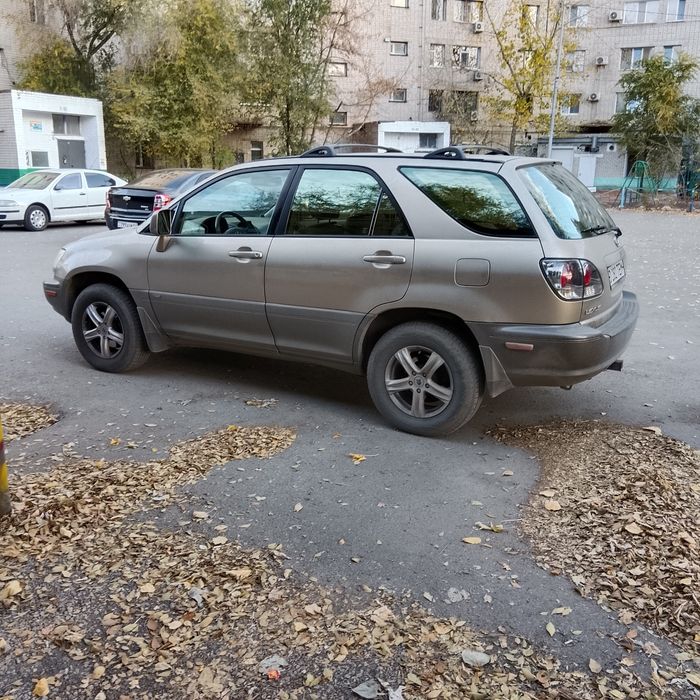 Продам автомашину Lexus RX 300