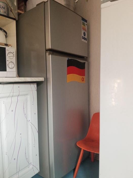 Холодильник в отличном состоянии сама брала за 100 тысяч тенге