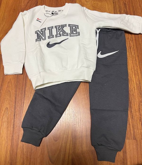 Trening Nike vătuit