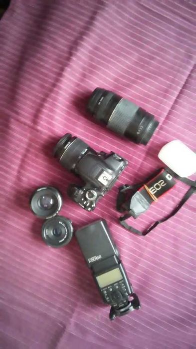 Фотоапарат Canon eos 650D с оригинална светкавица и обективи