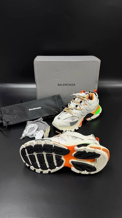 Balenciaga track cu led
BALENCİAGA 36/37/38/39/40/41 
Pret 1350
