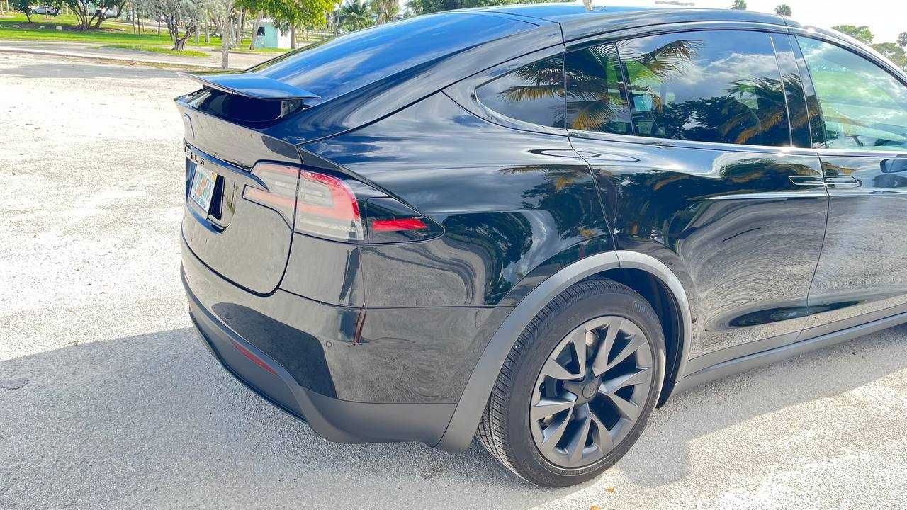 Продается новый аdтомобиль  Tesla model X long