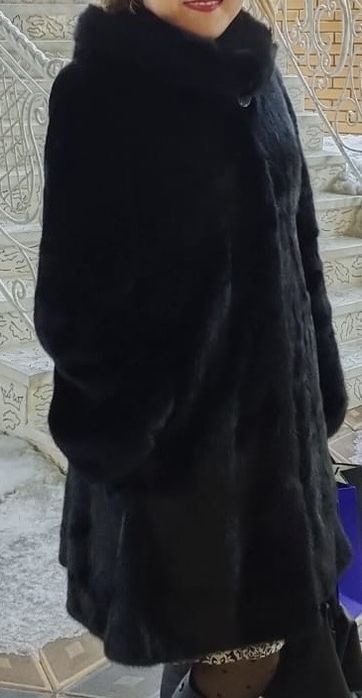 Продам норковую шубу, расклешенная, черный бриллиант