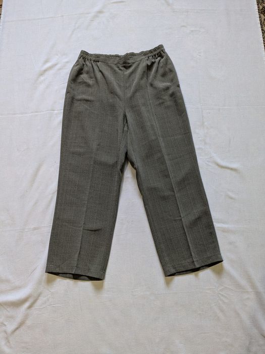 S-L. Nou. Pantaloni damă.