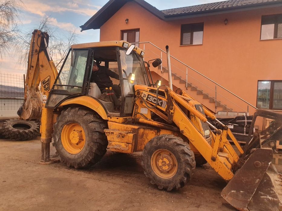 Dezmembrez jcb 3cx