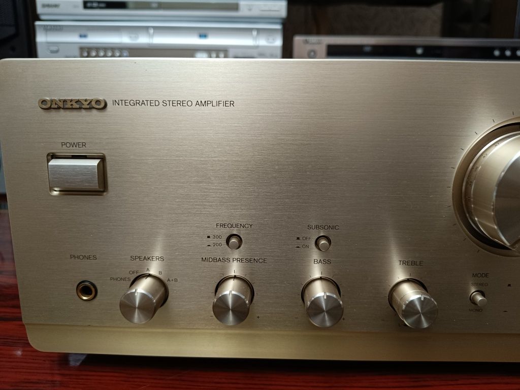 Усилитель Onkyo Integra A-927.