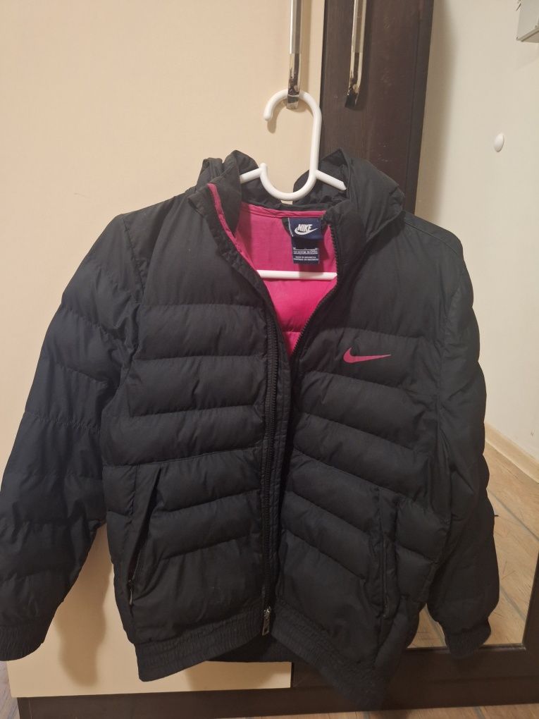 Оригинално яке Nike за момиче