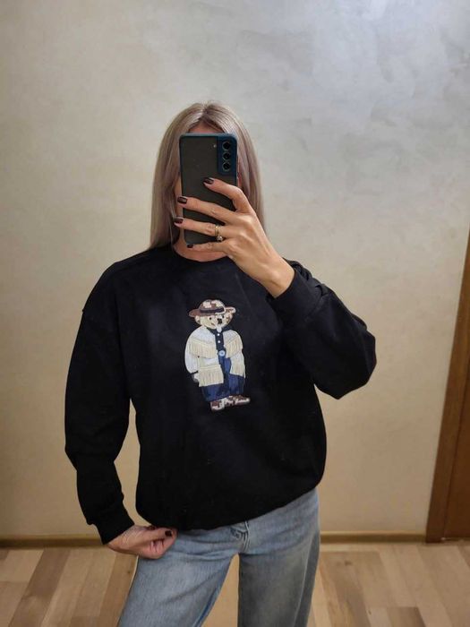 Блуза с памучна материя и бродирано мече.