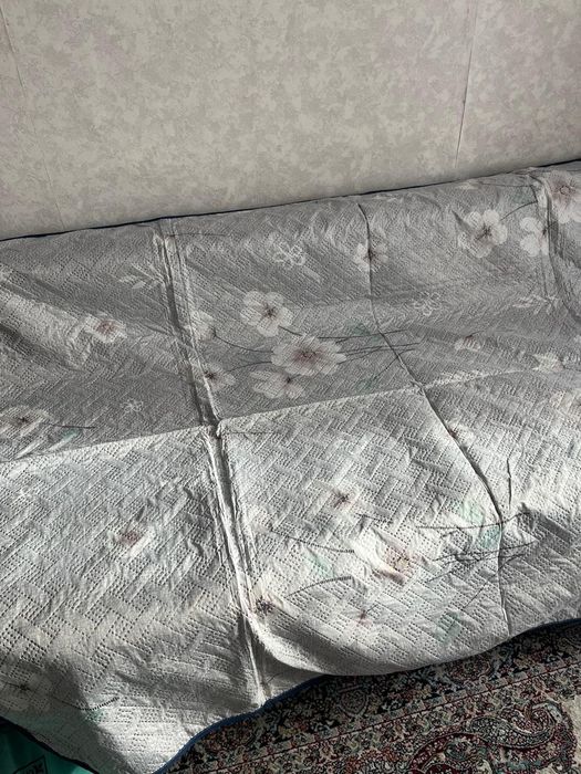 Покрывало тонкие новые