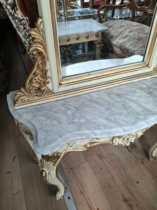 Конзола с огледало