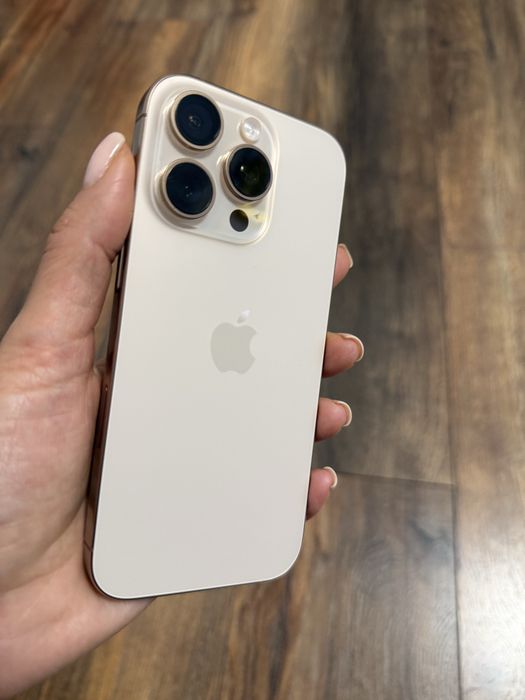 Iphone 16 Pro 256 GB Desert Titanium. Impecabil.