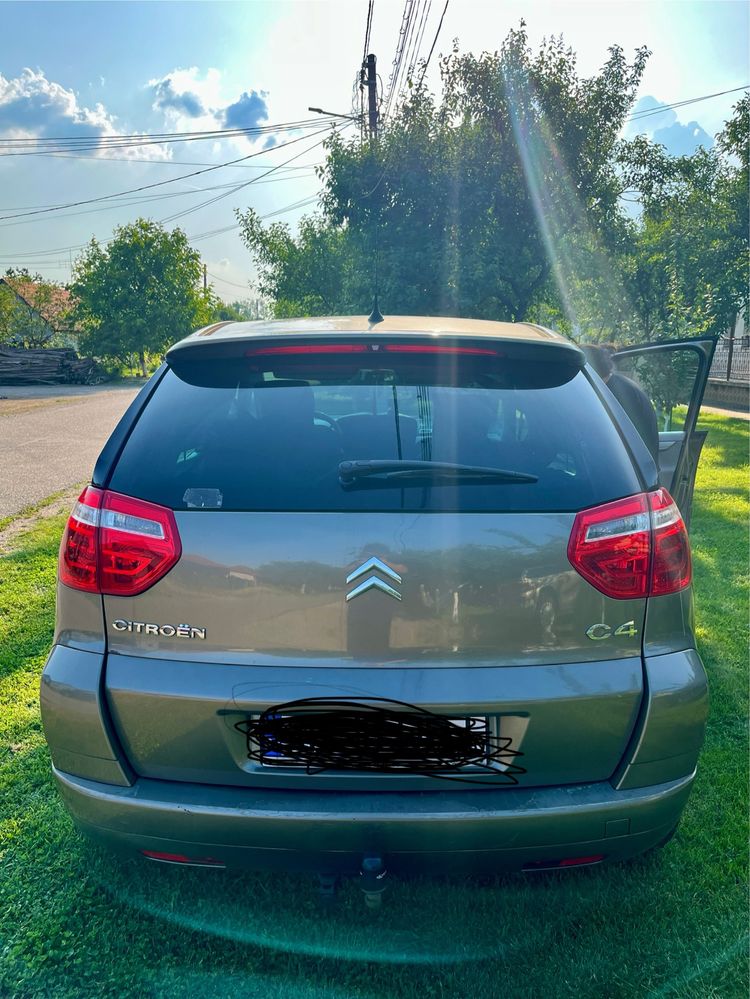 Mașină citroen c4 picasso