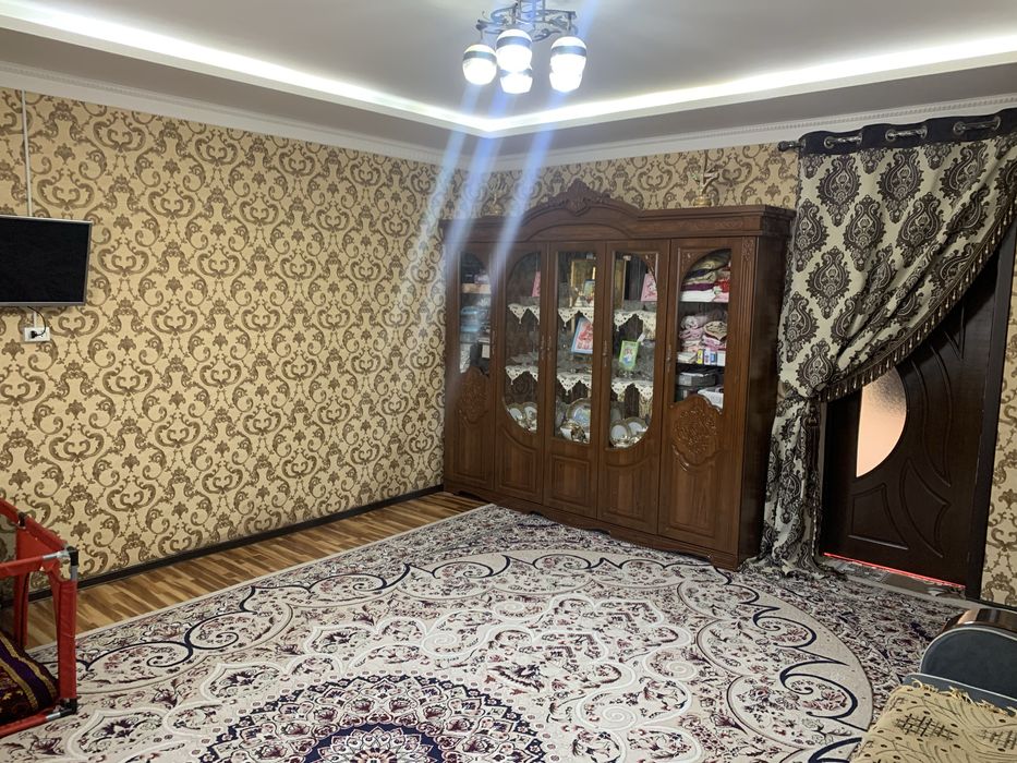 Uy sotiladi 1 xona 2 xona qilingan