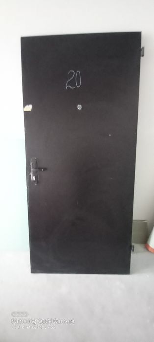 Дверь входная продаётся