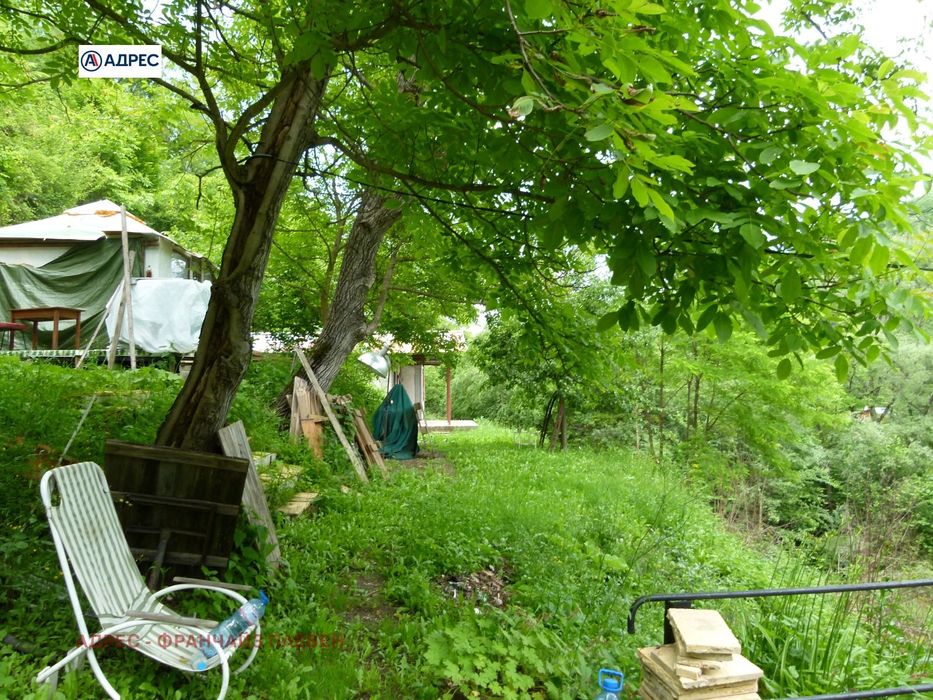 Парцел в Ловеч, област-с.Бели Осъм площ 1612 цена 25000