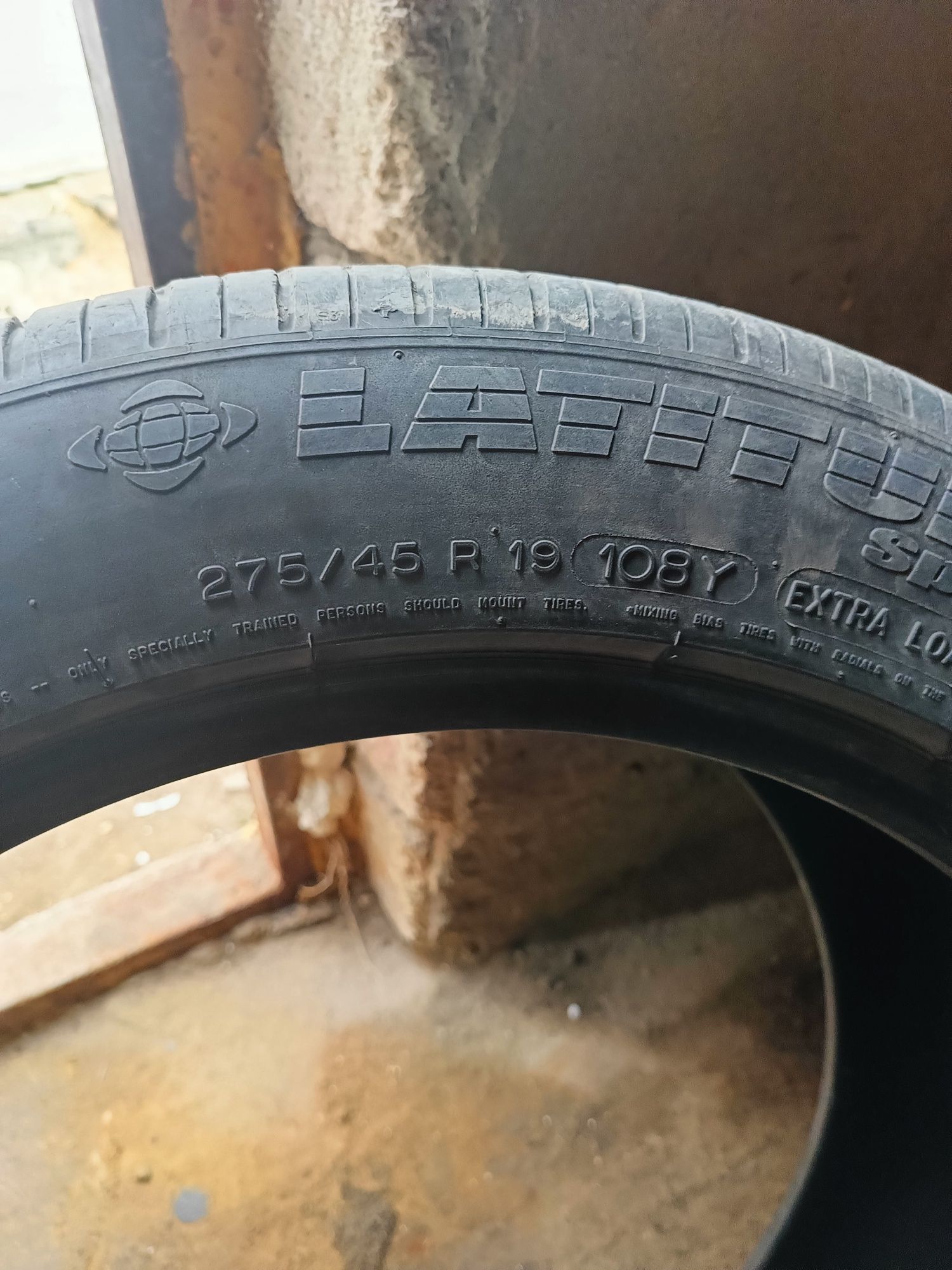 Продам шины размер R19