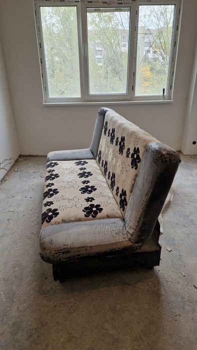 Спален диван с размери 204 × 83см×92 см височина