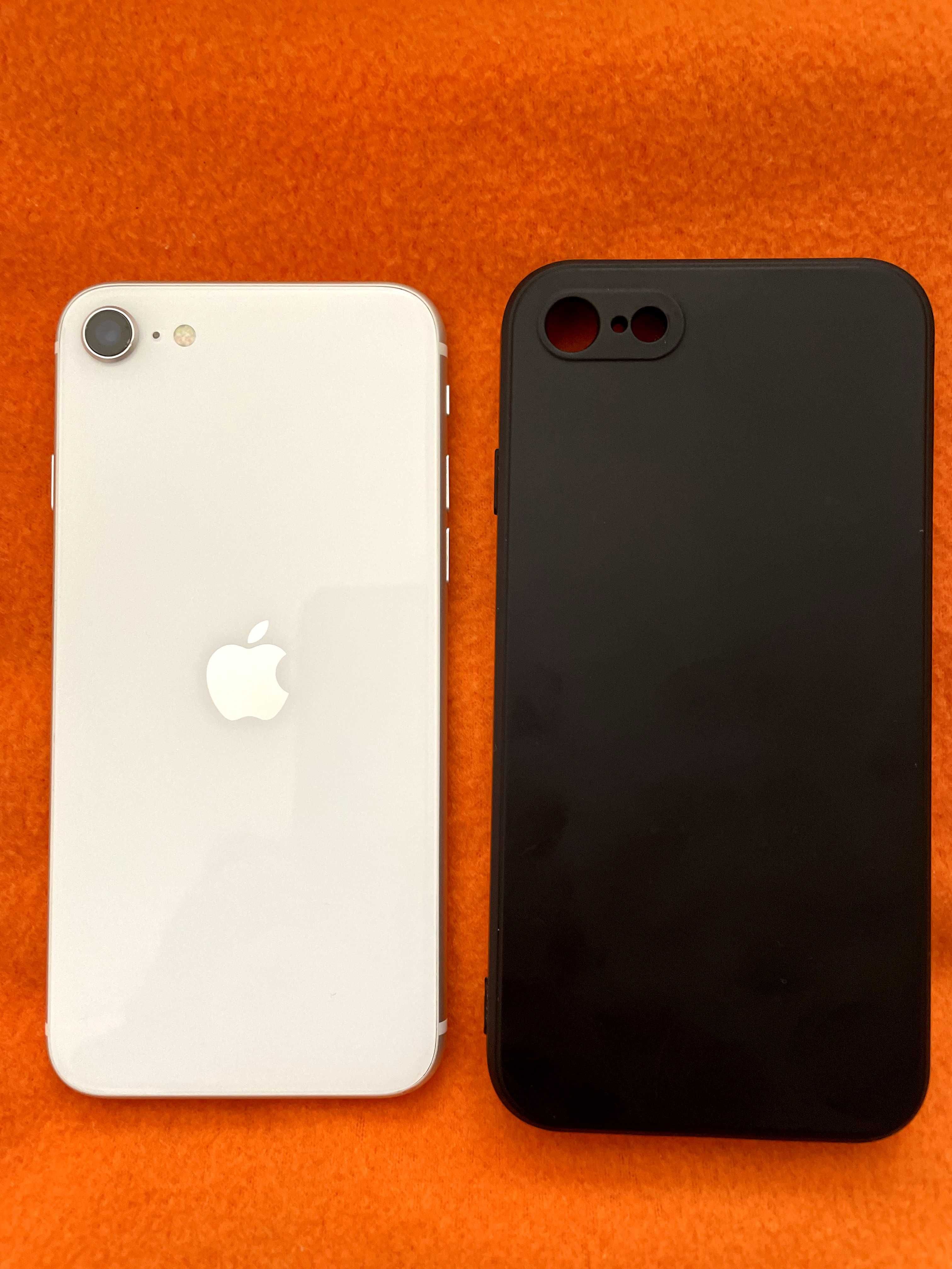 Apple iPhone SE(2020), 64 GB, с пръстов отпечатък в бутона.