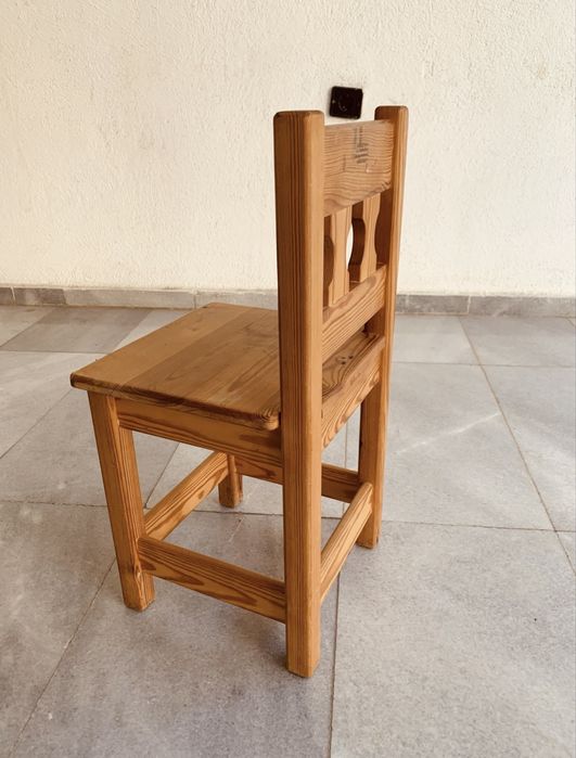 Ретро скандинавски детски стол – масивно дърво