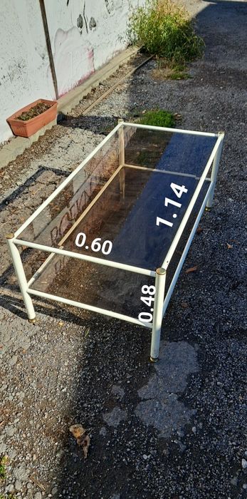 Продавам стъклена ниска маса