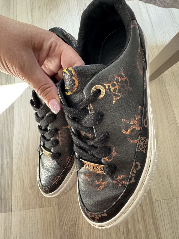 Кожени кецове Guess