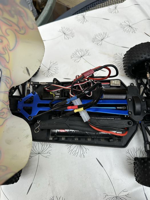 Automodel 1:10 brushless rtr